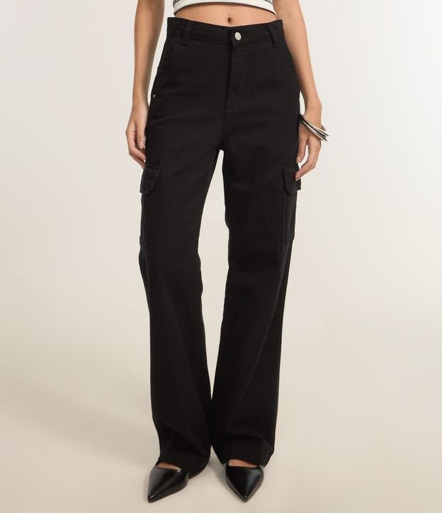 Pantalón Recto Comfort en Sarga con Bolsillos Cargo 4