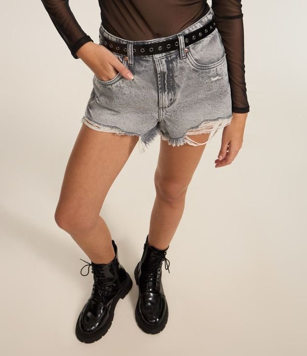 Short Slim en Jeans con Desgastados y Terminación Deshilachada 3
