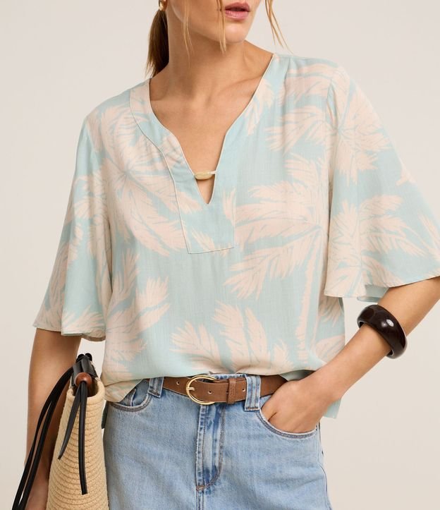 Blusa en Viscosa con Escote V y Estampa Follaje 5