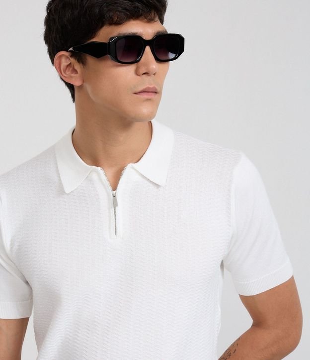 Polo Slim en Viscosa Texturizada con Cremallera