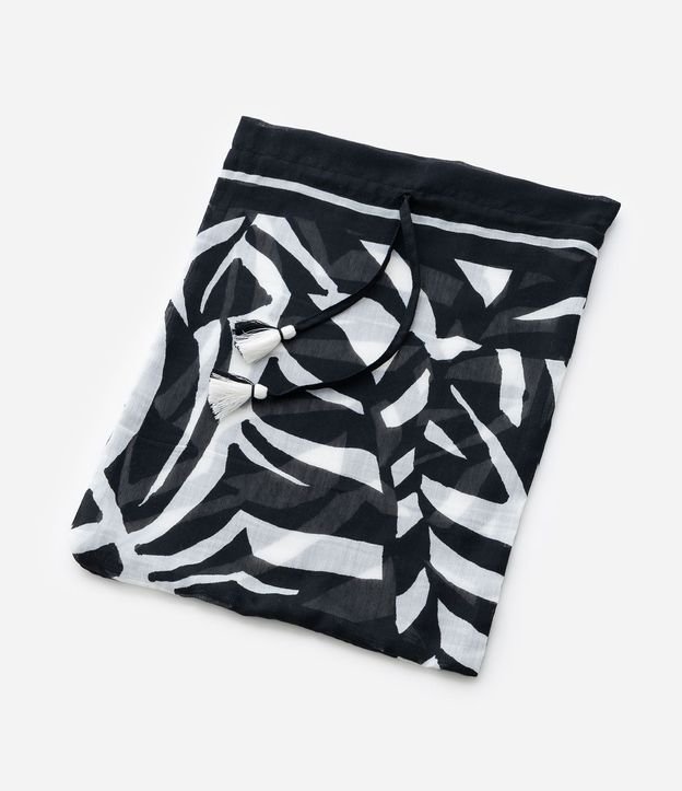 Canga Rectangular en Chiffon con Estampa de Follaje Bicolor y Saco 5