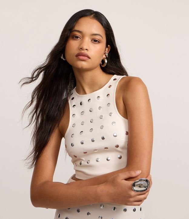 Blusa Cropped en Bengalina con Tachuelas Metalizadas