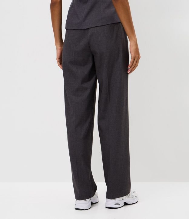 Pantalón Recto en Sastrería con Bolsillo Cuchillo 4