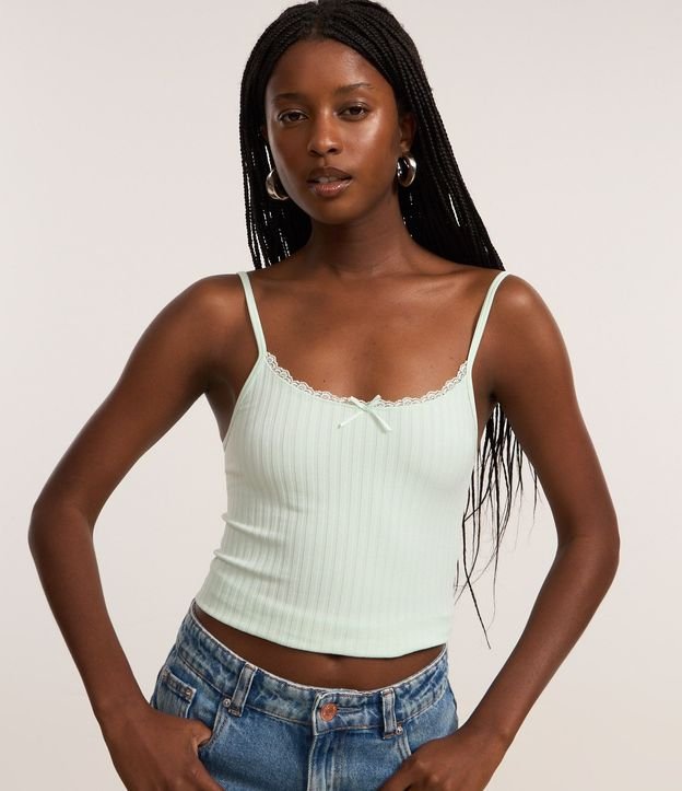 Blusa Texturizada en Seamless de Bretel Fino con encaje y moña