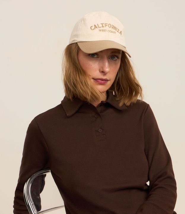 Gorra Aba Curva en Sarga con Bordado California