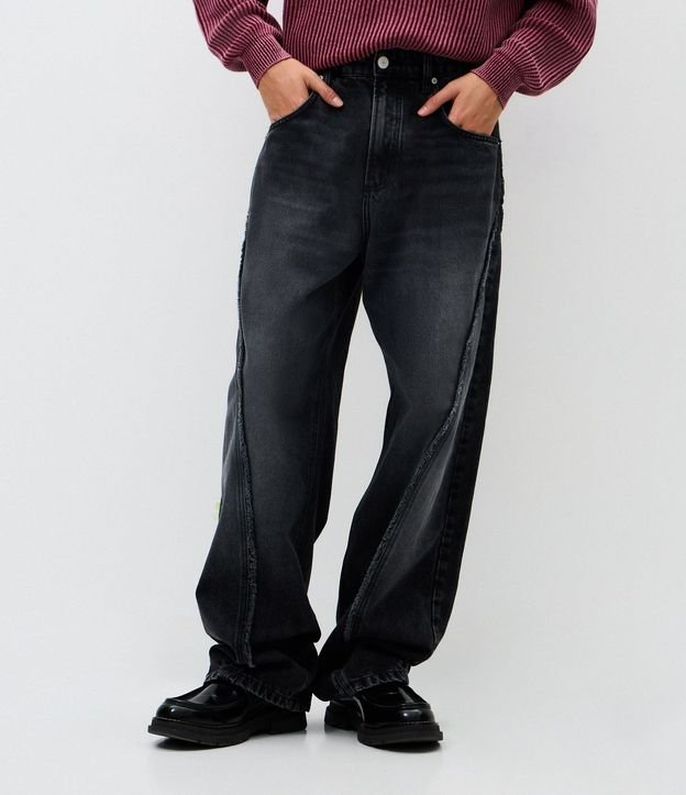 Pantalón Super Baggy en Jeans con Detalles Deshilachados 2