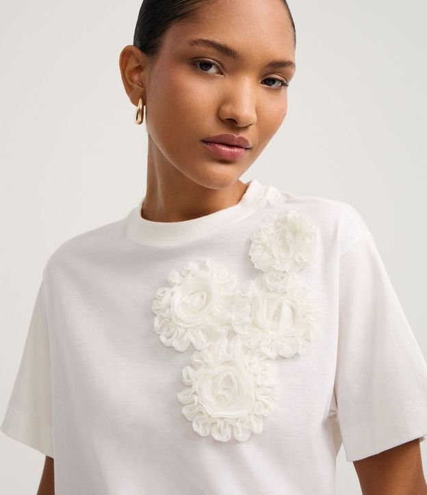 Blusa en Algodón con Flores de Tejido en el Hombro 3