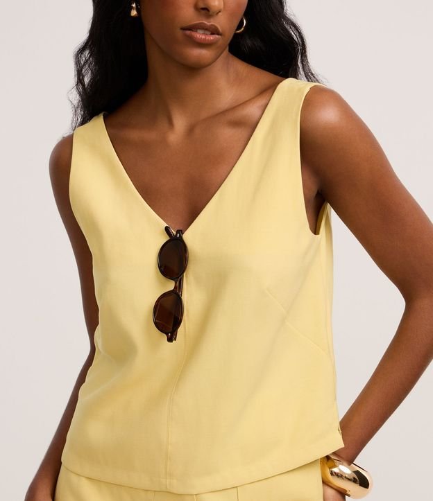 Musculosa en Viscosa con Escote V 5
