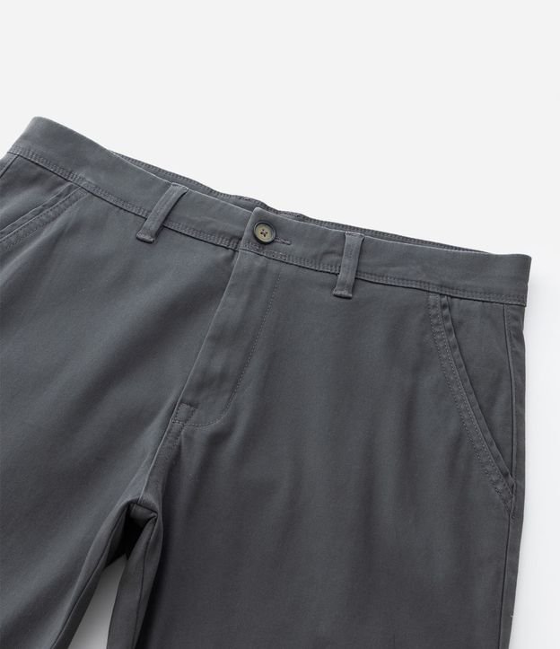 Bermuda Slim en Sarga con Elastano 4