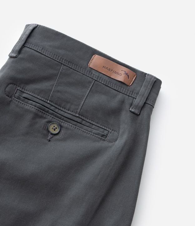Bermuda Slim en Sarga con Elastano 5