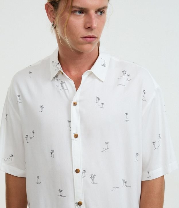 Camisa Relaxed en Viscosa con Estampa de Palmeras 4
