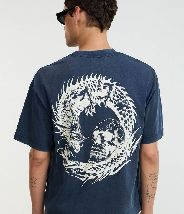 Remera Boxy en Malhão con Estampa Oriental y Lettering Dowfall