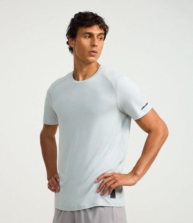 Remera Deportiva con Etiqueta en la Barra y Manga Corta