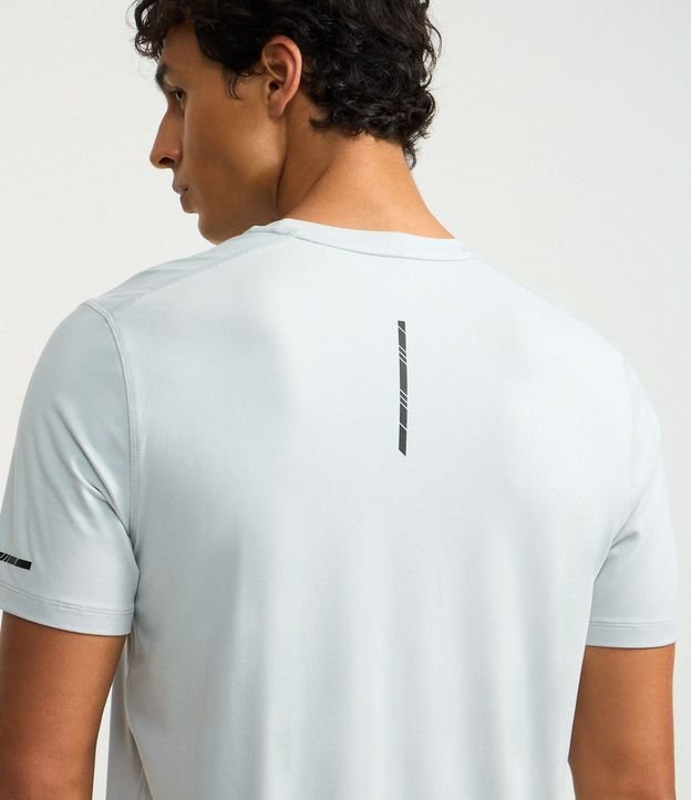 Remera Deportiva con Etiqueta en la Barra y Manga Corta 3