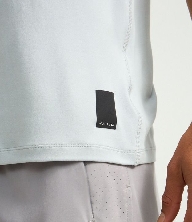 Remera Deportiva con Etiqueta en la Barra y Manga Corta 4