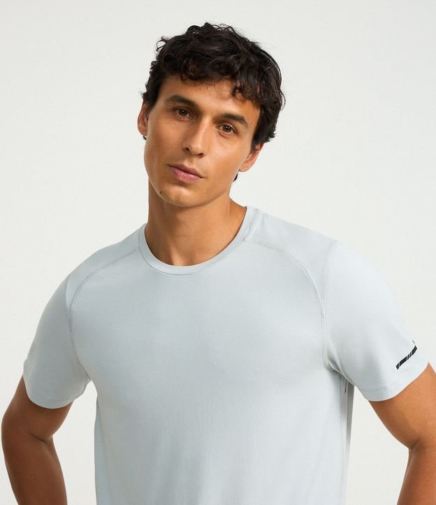 Remera Deportiva con Etiqueta en la Barra y Manga Corta 6