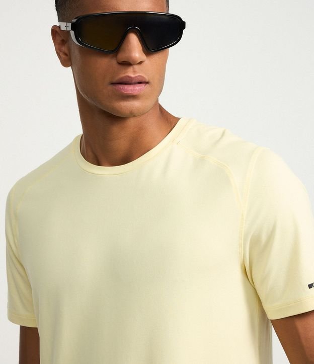 Remera Deportiva con Etiqueta en la Barra y Manga Corta 8