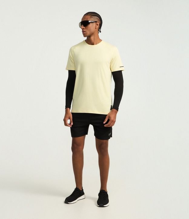 Remera Deportiva con Etiqueta en la Barra y Manga Corta 2