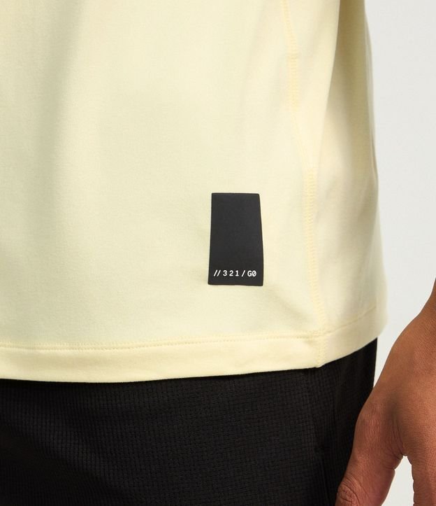 Remera Deportiva con Etiqueta en la Barra y Manga Corta 4