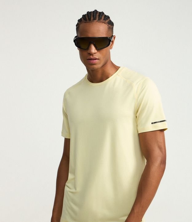 Remera Deportiva con Etiqueta en la Barra y Manga Corta 6