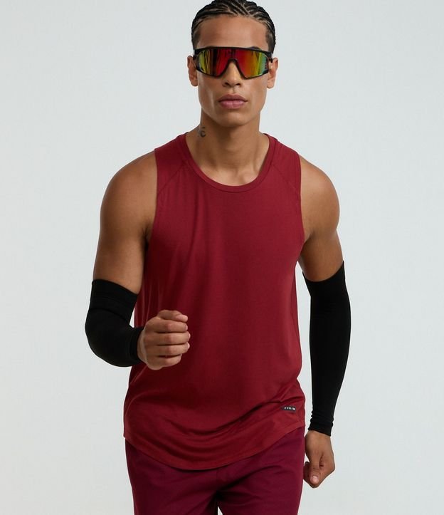 Musculosa Regular Deportiva con Etiqueta en el Bajo y Detalle Contrastante
