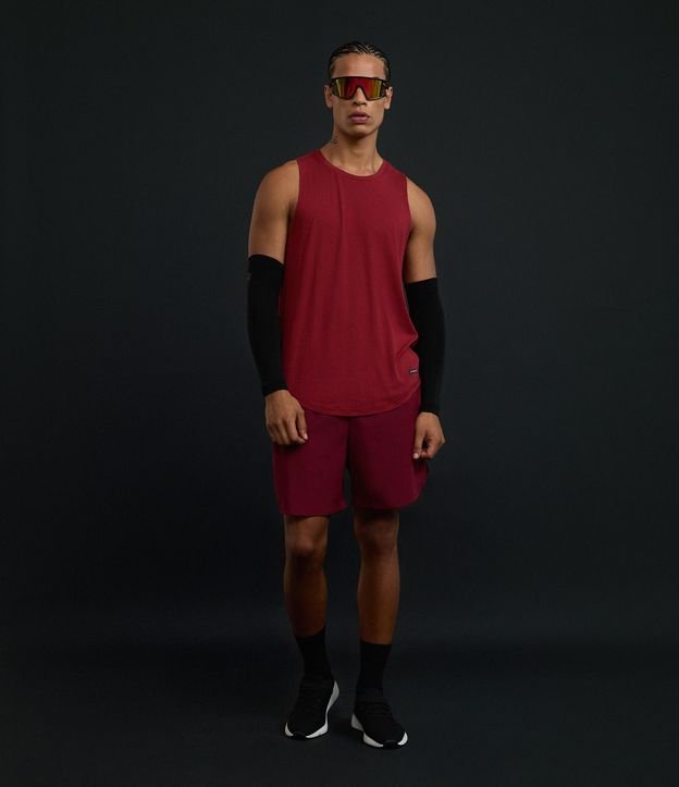 Musculosa Regular Deportiva con Etiqueta en el Bajo y Detalle Contrastante 2