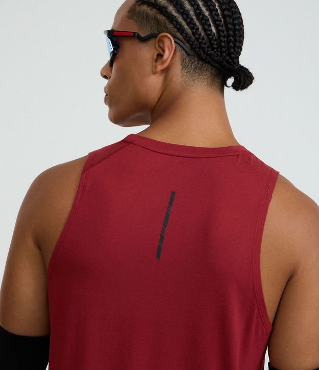 Musculosa Regular Deportiva con Etiqueta en el Bajo y Detalle Contrastante 3