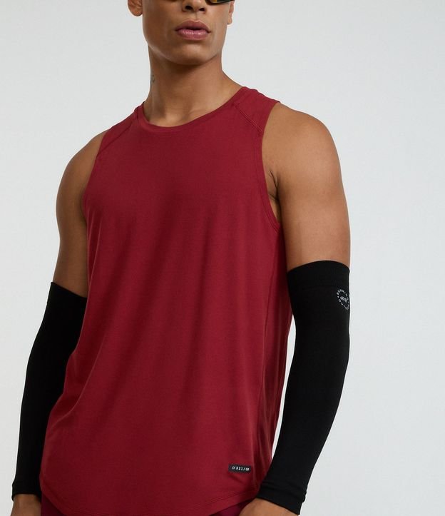 Musculosa Regular Deportiva con Etiqueta en el Bajo y Detalle Contrastante 4