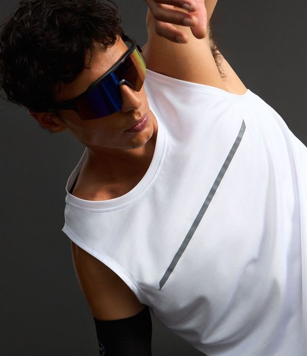 Musculosa Regular Deportiva en Tecnologia Dry con Detalle Reflectante 4