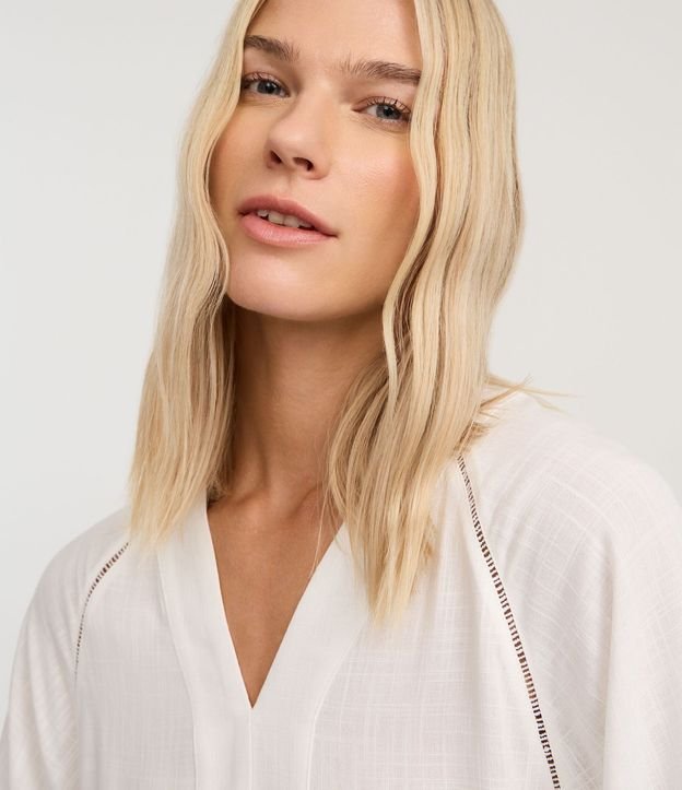 Blusa en Viscosa con Entrelaces y Manga Amplia 3