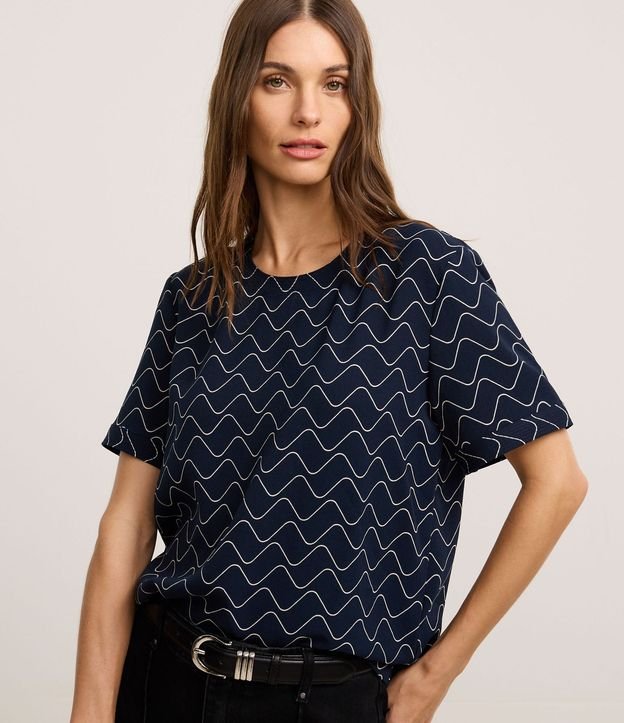 Blusa en Airflow con Estampa Lineas de Ondas