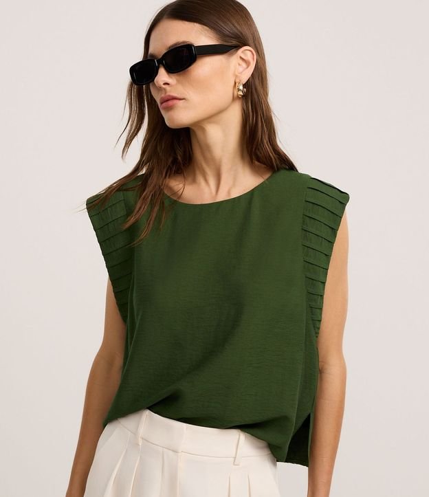 Blusa en Airflow con Recortes en el Hombro