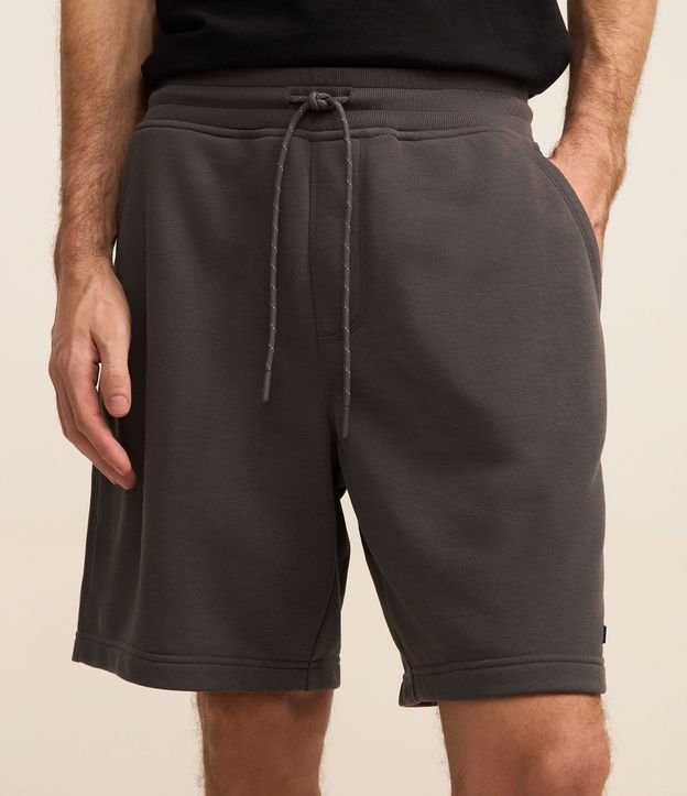 Bermuda Slim en Algodón con Felpa y Bolsillos 3