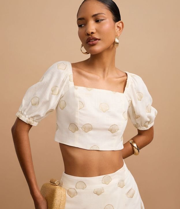 Blusa en Viscolino con Manga Abullonada y Bordado Caracolas 5