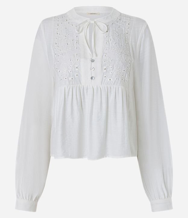 Blusa Bata en Laise con Cuello Padre y Bordado Floral 6