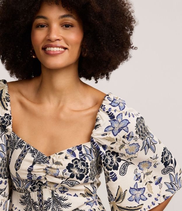 Blusa en Viscolino con Escote Corazón y Estampa Floral 3