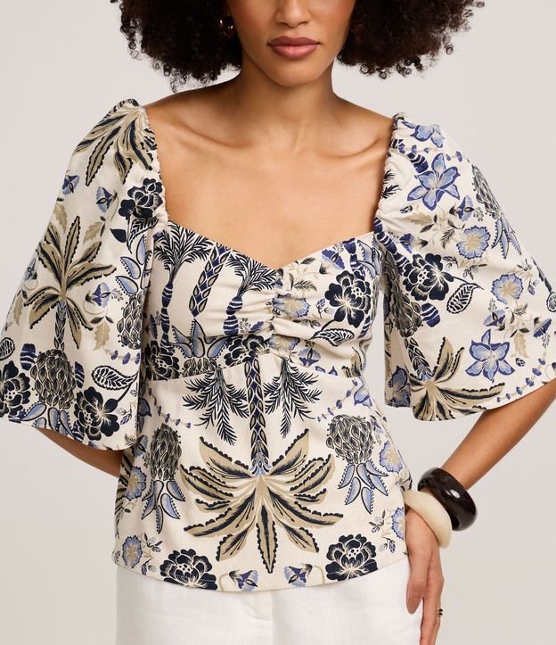 Blusa en Viscolino con Escote Corazón y Estampa Floral 4