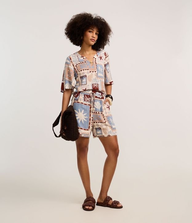 Blusa en Viscosa con Abalorio en el Escote y Estampa Palmeras 3