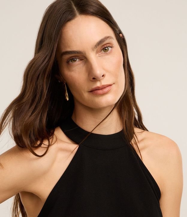 Vestido Corto en Crepé con Cuello Halter 7