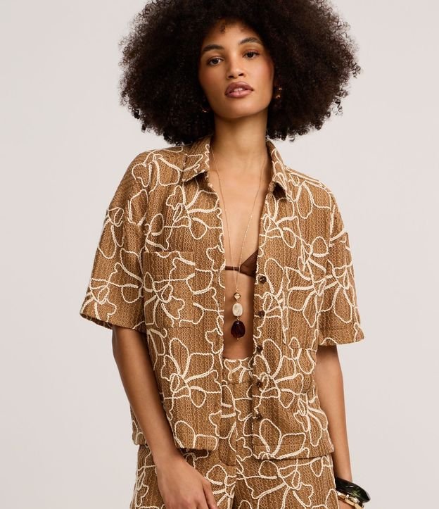 Camisa Texturizada en Encaje con Cuerdas Aplicadas
