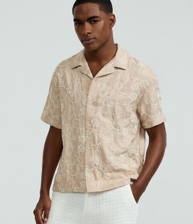 Camisa Regular  Manga Corta con Bordado Floral