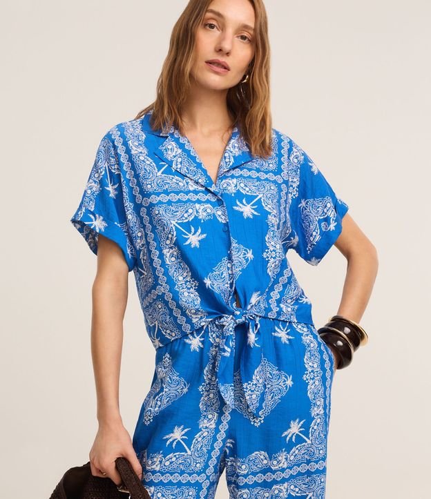 Camisa en Viscosa con Lazo y Estampa Paisely