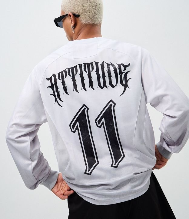 Remera Boxy Manga Larga con Estampa Lettering Attitude 3