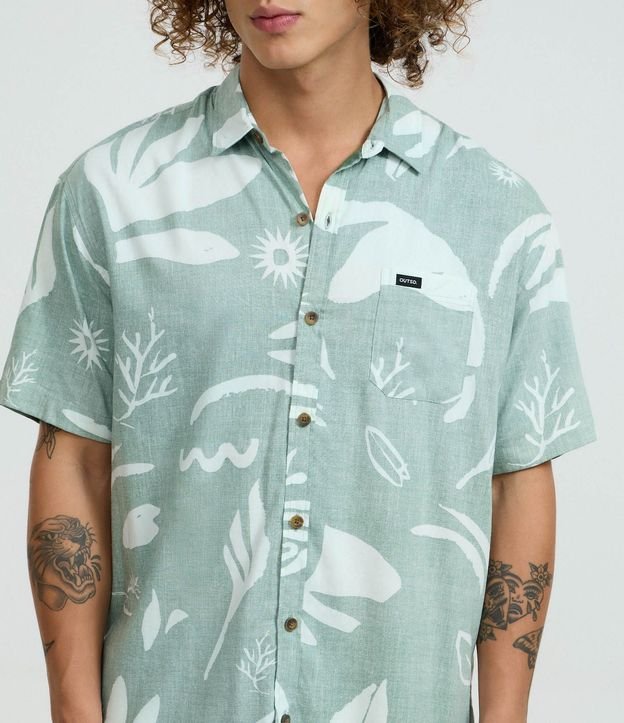 Camisa Relaxed en Tricolina con Estampa de Follajes y Bolsillo 3