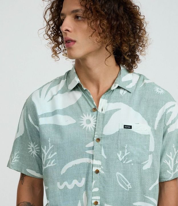 Camisa Relaxed en Tricolina con Estampa de Follajes y Bolsillo 4