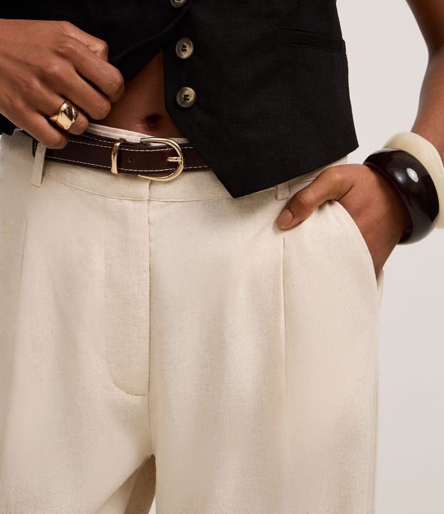 Pantalón Carrot Cintura Alta en Viscolino con Cinturón de PU 4