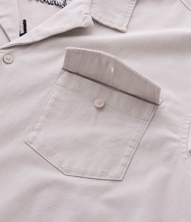 Camisa Boxy en Algodón Texturizado y Estampa Lettering Bordado 8