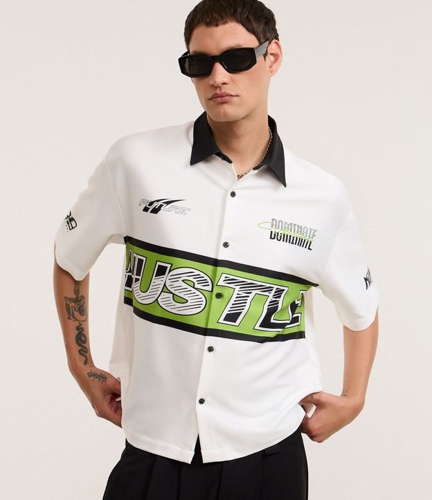 Camisa Oversized en Tricolina con Cuello Contrastante y Estampa Hustle