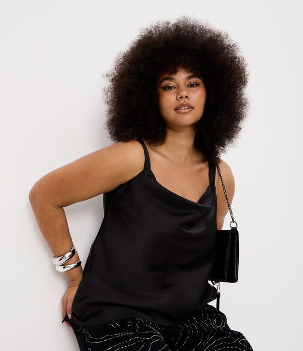 Musculosa en Satén con Escote Degagê y Bajo Asimétrica Curve & Plus Size