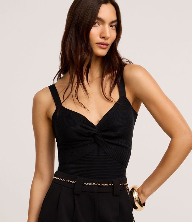Blusa Cropped de Tira en Tejido de Punto Texturizado con Busto Torcido 2